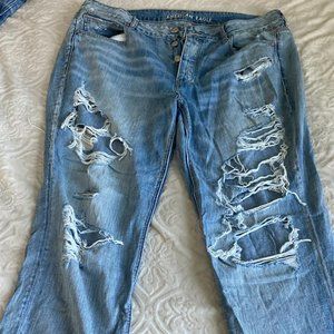 American Eagle Tomgirl Distressed jeans